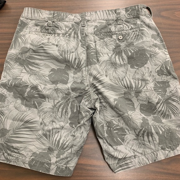 Sonoma 100% cotton muted gray palm leaf shorts 38 - Picture 3 of 5